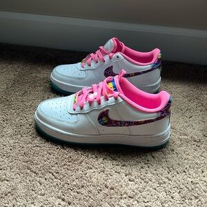 Air Force 1 size 5.5y there are in like new condition.